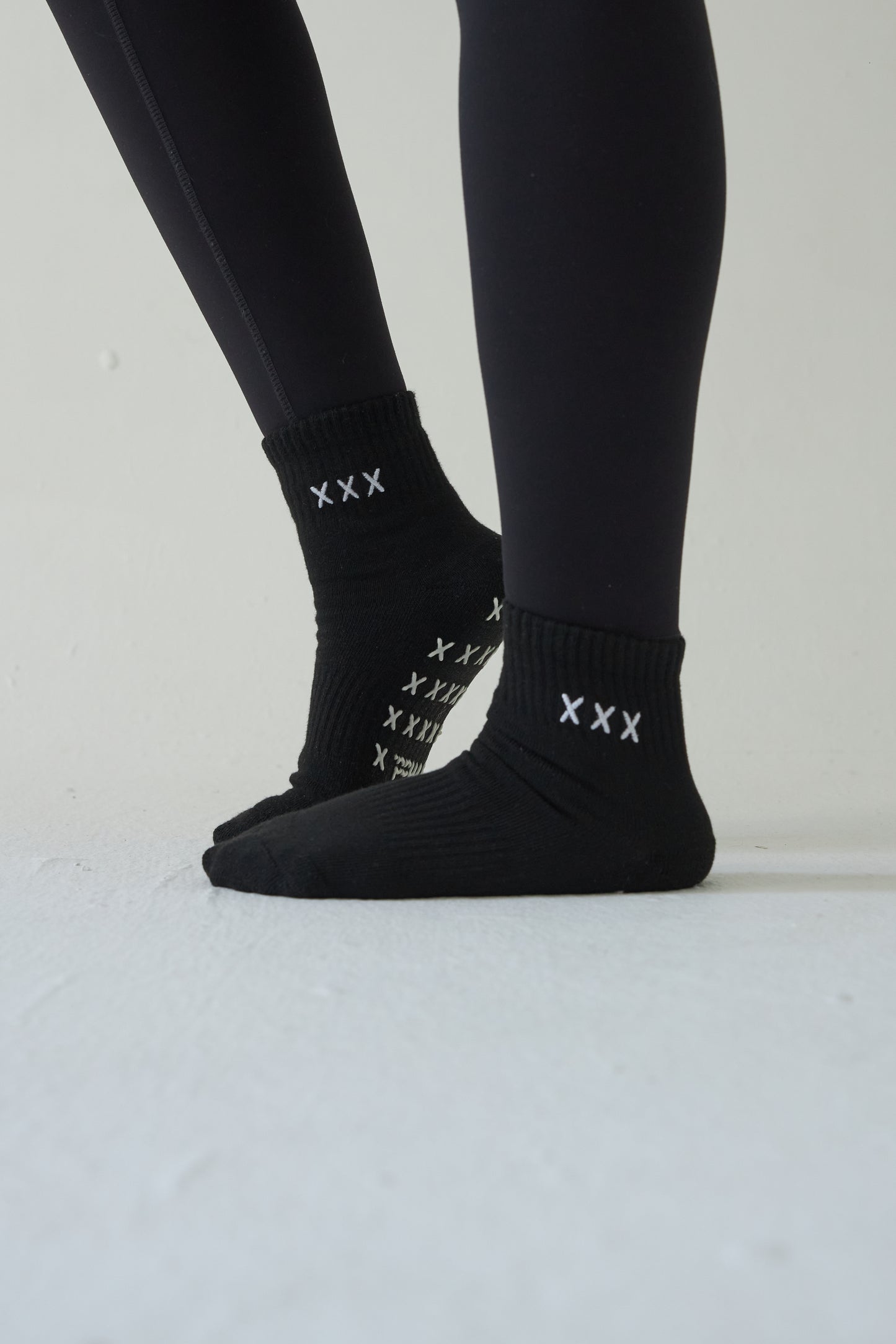 Black classic mad grip socks
