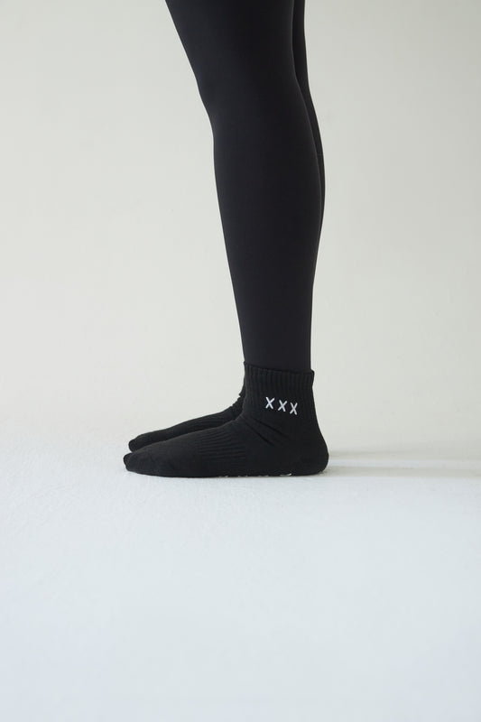 Black classic mad grip socks