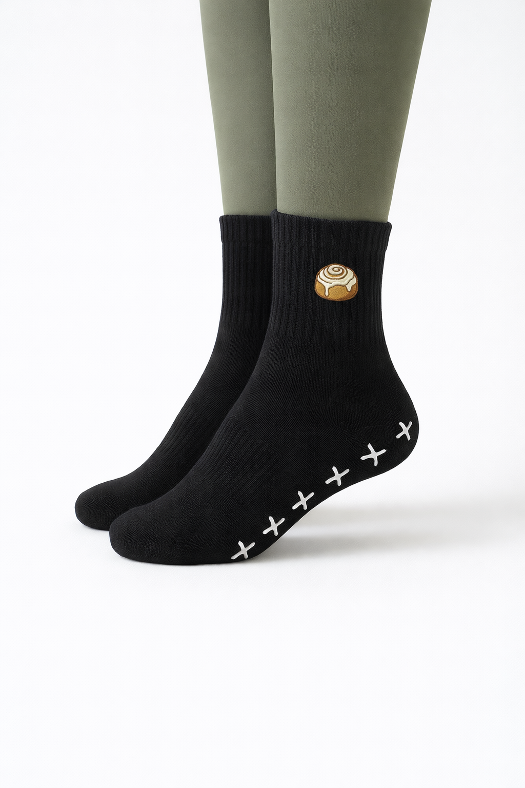 Cinnamon roll mad grip socks